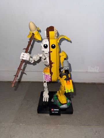 לגו פורטנייט Peely Bone
