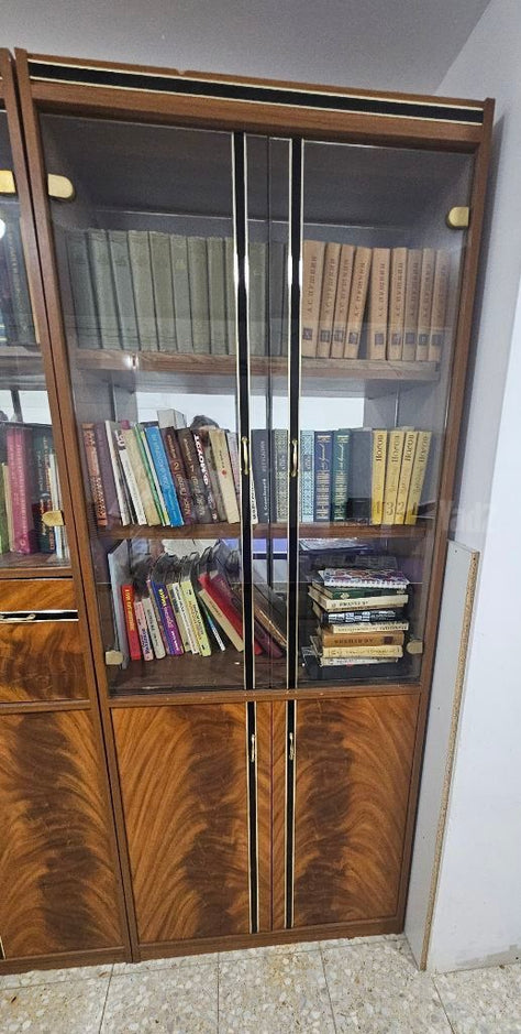 ארון ספרים