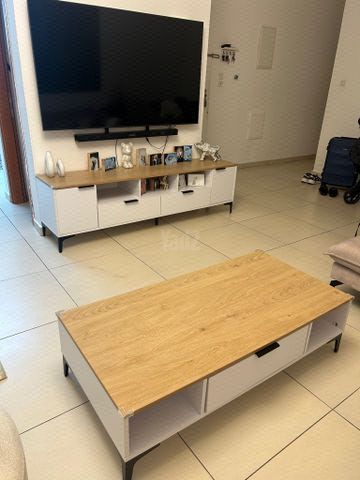 מזנון ושולחן לסלון