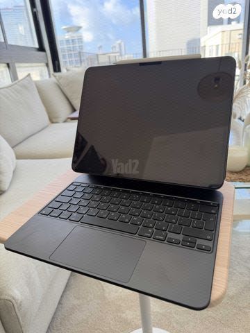 iPad Pro 13" M5 - מקלדת + עט