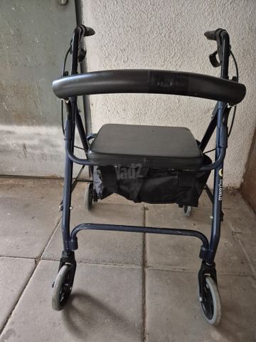 כיסא גלגלים