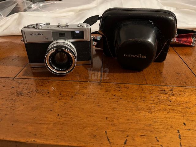 מצלמת פילם Minolta