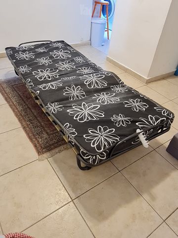 מיטה מתקפלת