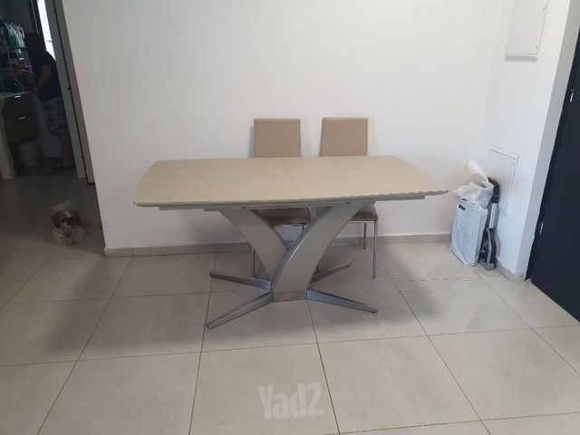 שולחן זכוכית