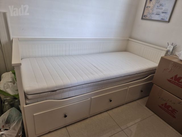 מיטת IKEA HEMNES נפתחת