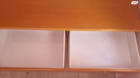 שידה מעץ