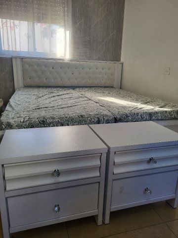 מיטה כולל קומודות שידות ומראה