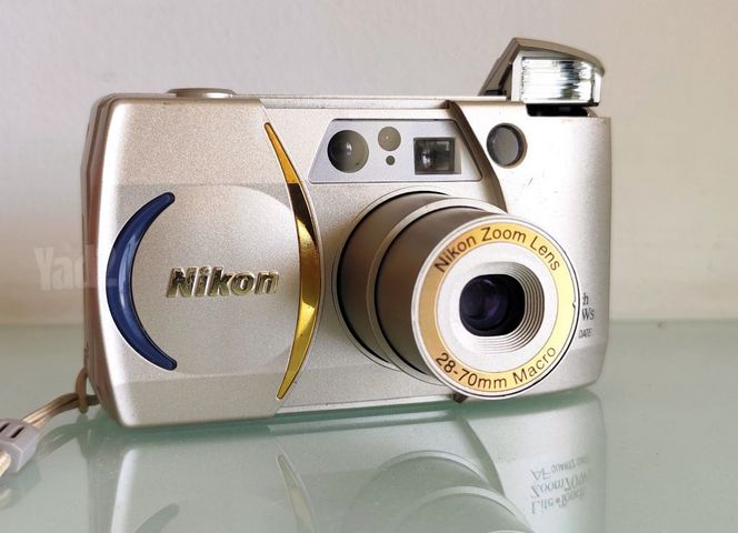 מצלמת פילם Nikon