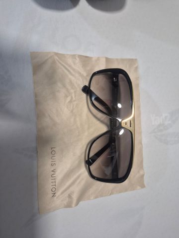 משקף שמש של Louis Vuitton
