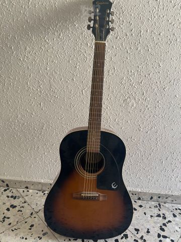 גיטרה אקוסטית