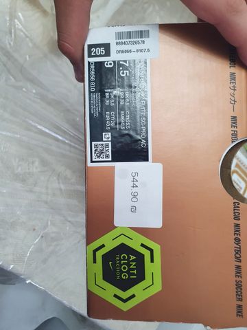 נעלי כדורגל