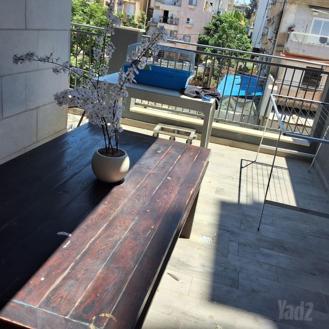 שולחן מעץ מלא