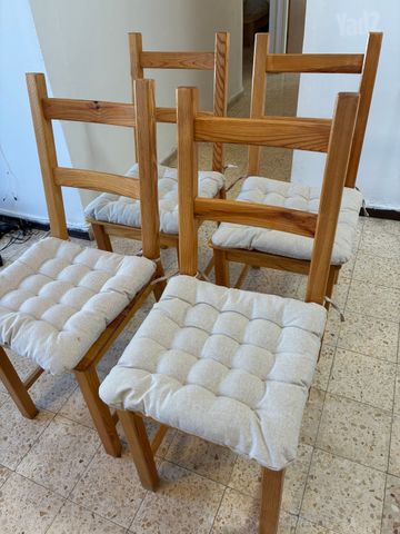 4 כיסאות