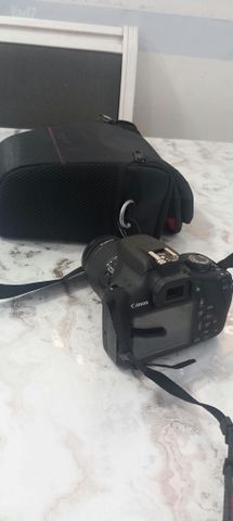 מצלמת קנון d2000