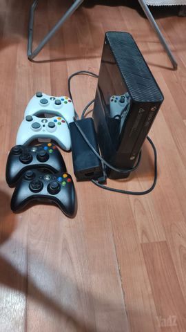 Xbox 360 slim +4 שלטים