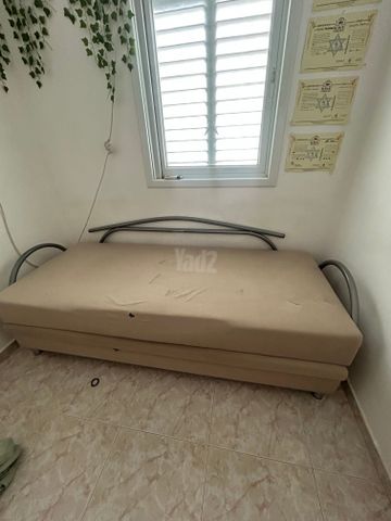 מיטה עם אחסון 80*190