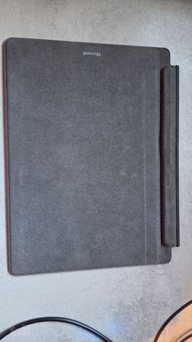 מקלדת Surface Pro עם מטען לעט