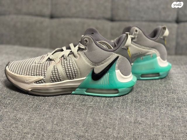 נעלי נייק - Lebron Witness 6