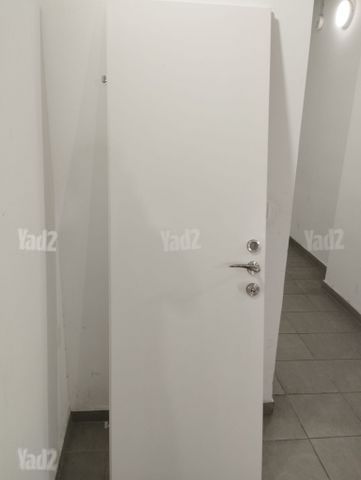 דלת פנדור לבנה