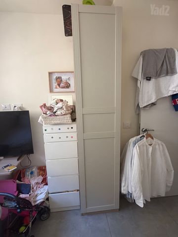 ארון IKEA למכירה