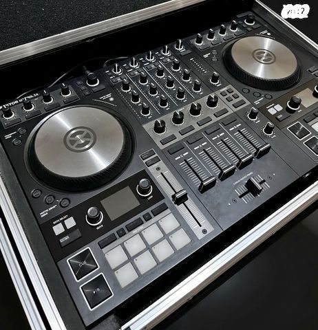 פלטת Traktor Kontrol S4