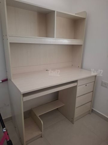 שולחן לימודים