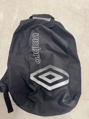 תיק UMBRO