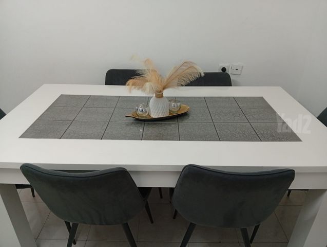 שולחן אוכל