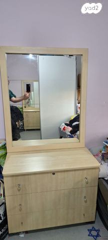 שידה טוואלט עם מראה גדולה