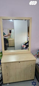 שידה טוואלט עם מראה גדולה