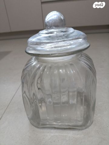 צנצנת ענקית