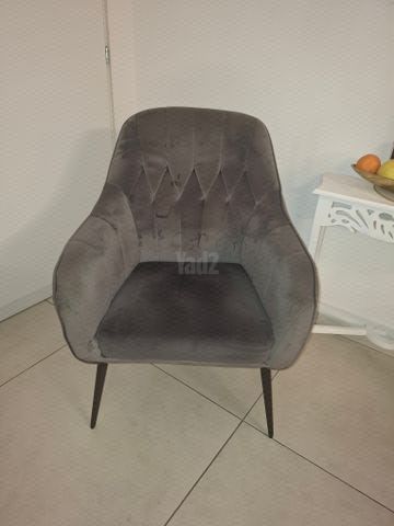 כורסא אפורה
