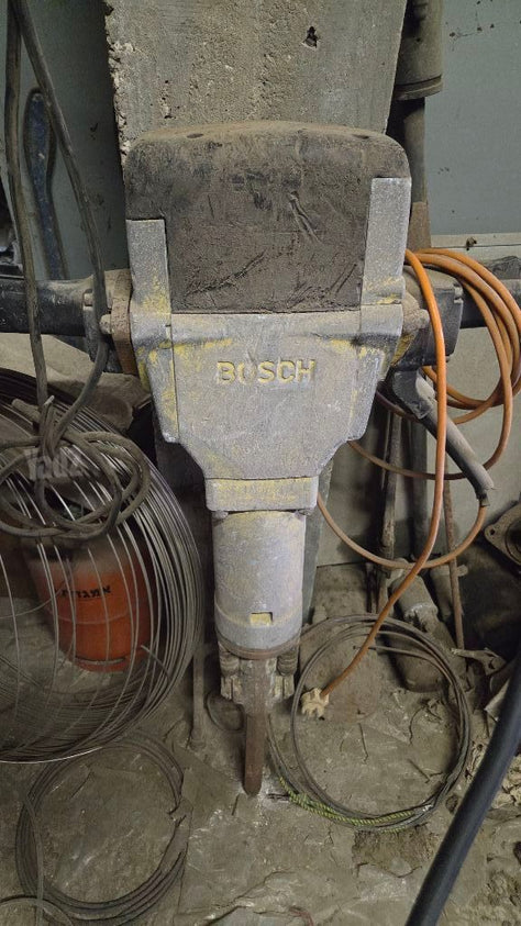 פטיש חציבה 27 קג Bosch