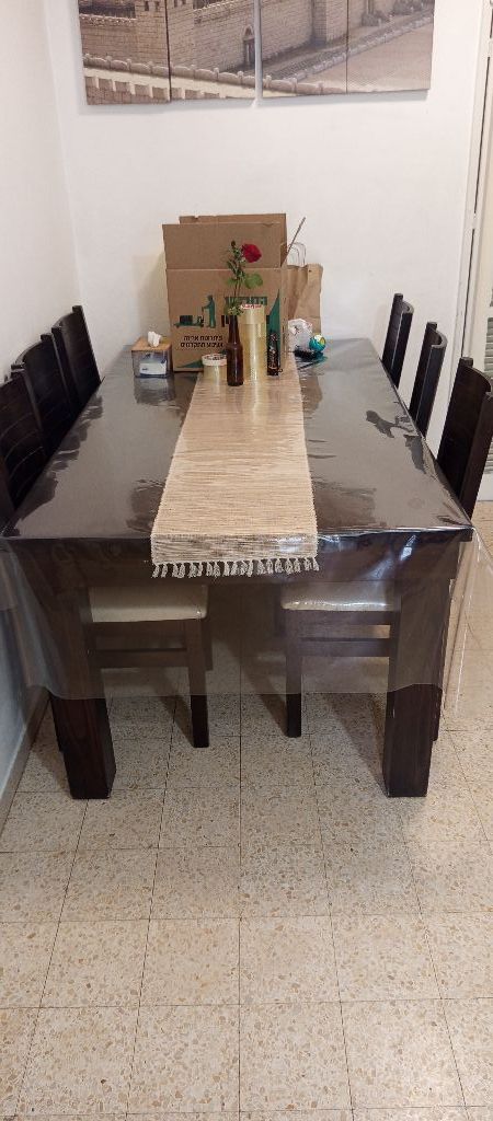 שולחן וכסאות