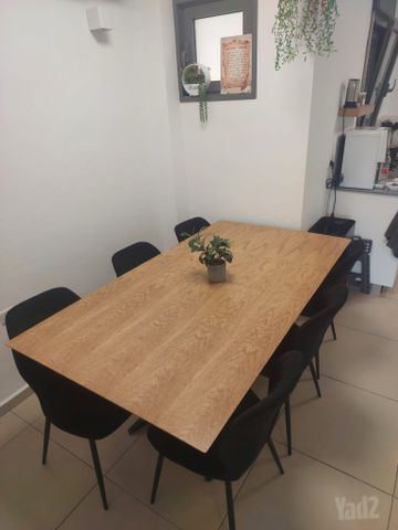 שולחן
