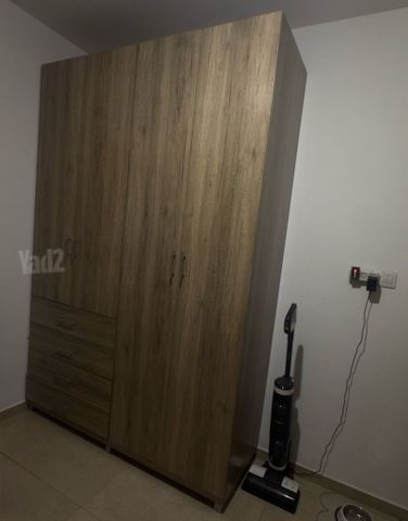 ארון למכירה