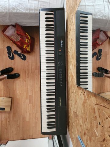 פסנתר חשמלי Artesia Performer