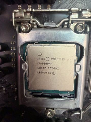 מעבד Intel Core i5 9600KF
