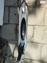 קורקינט RAZOR