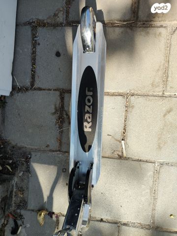 קורקינט RAZOR