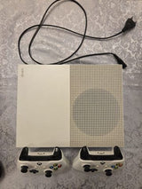 Xbox one s ושתי שלטים