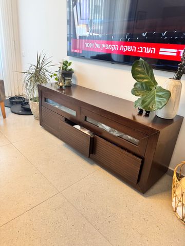 מזנון מעץ מלא