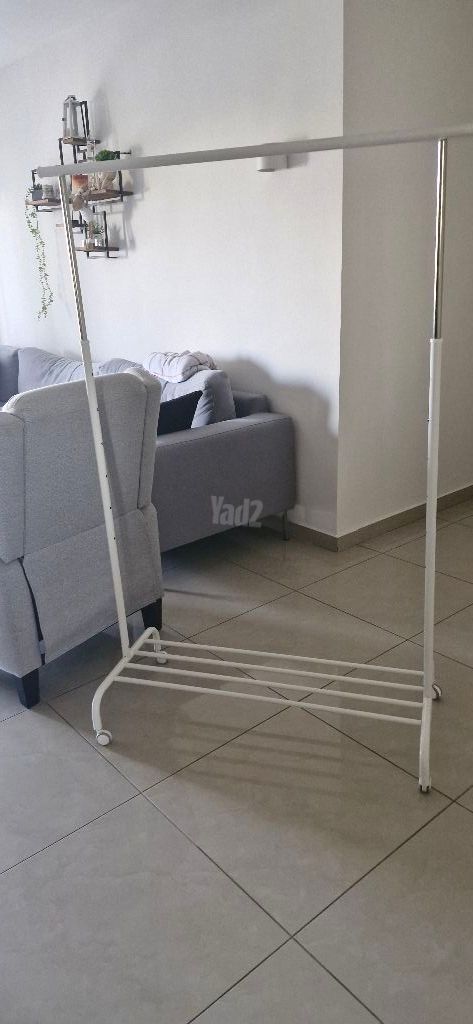מתלה לבגדים