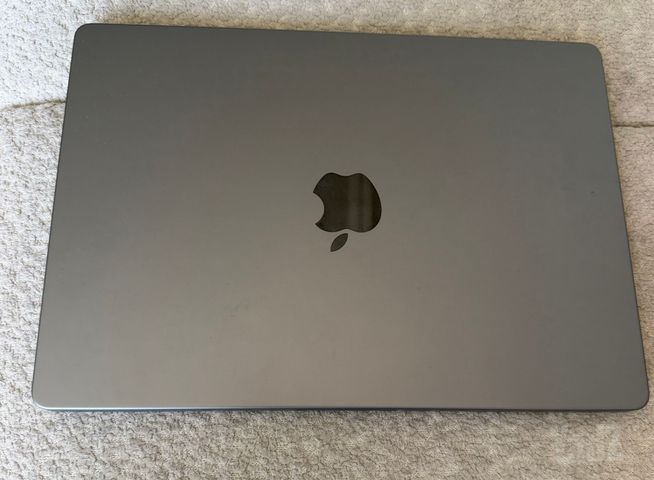 macbook pro M3 2024 14 inch
