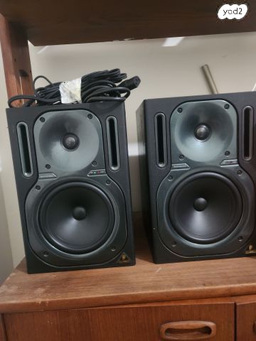 זוג מוניטורים Behringer b2030a