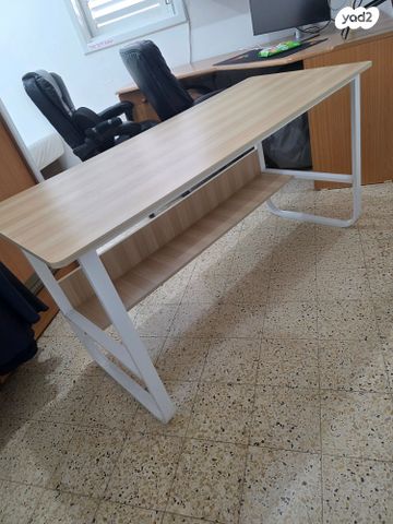 שולחן עץ