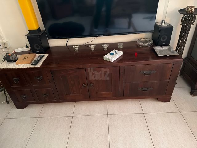 מזנון מעץ