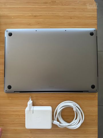 MacBook Pro 13" i7 16GB 512GB