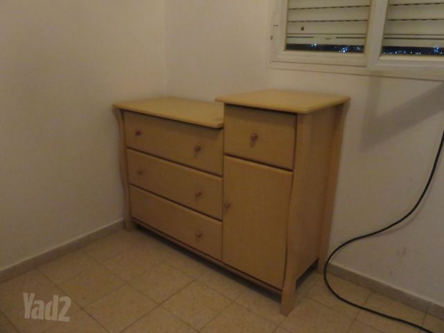 שידה מעץ מעולה
