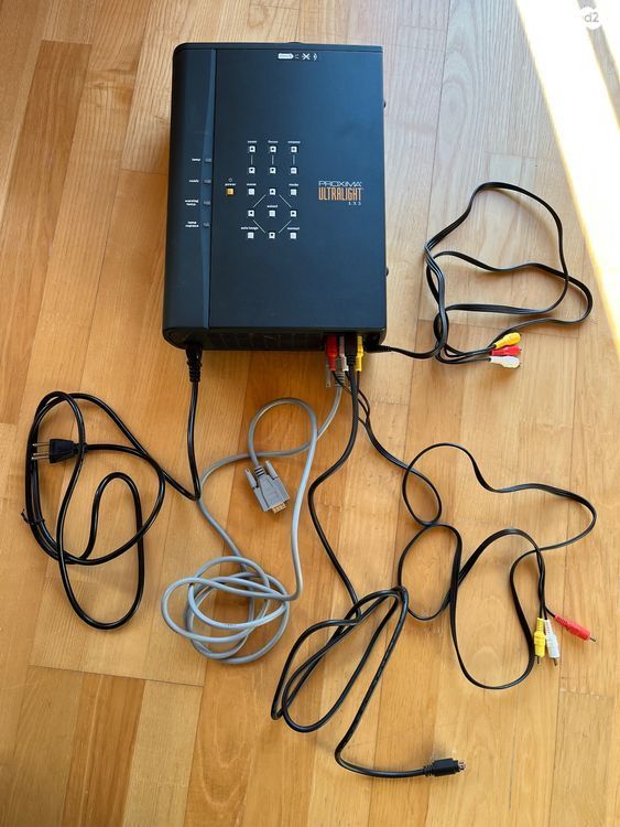 מקרן (Projector)